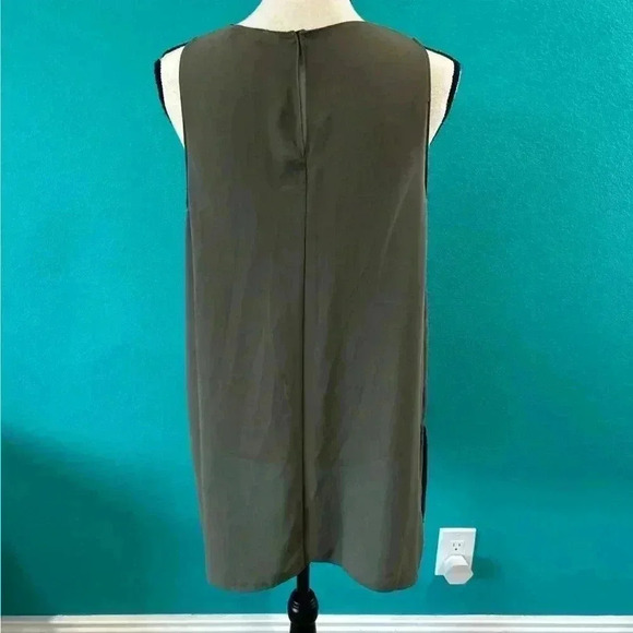 Lush green light weight flowy tank top in size xl - Picture 2 of 4